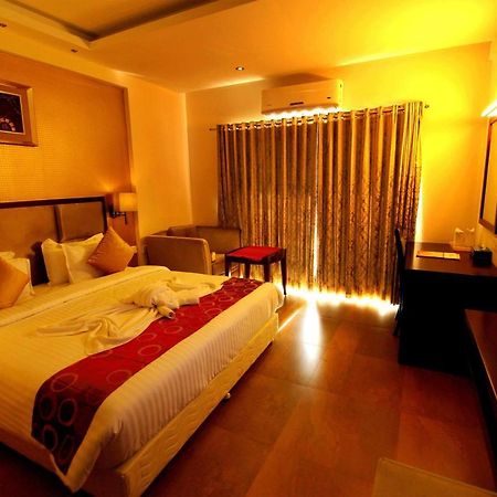 צ'ראי ביץ' Paravoor Galaxy Hotel מראה חיצוני תמונה