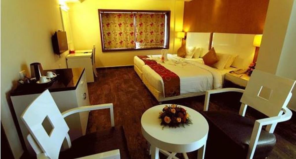 צ'ראי ביץ' Paravoor Galaxy Hotel מראה חיצוני תמונה